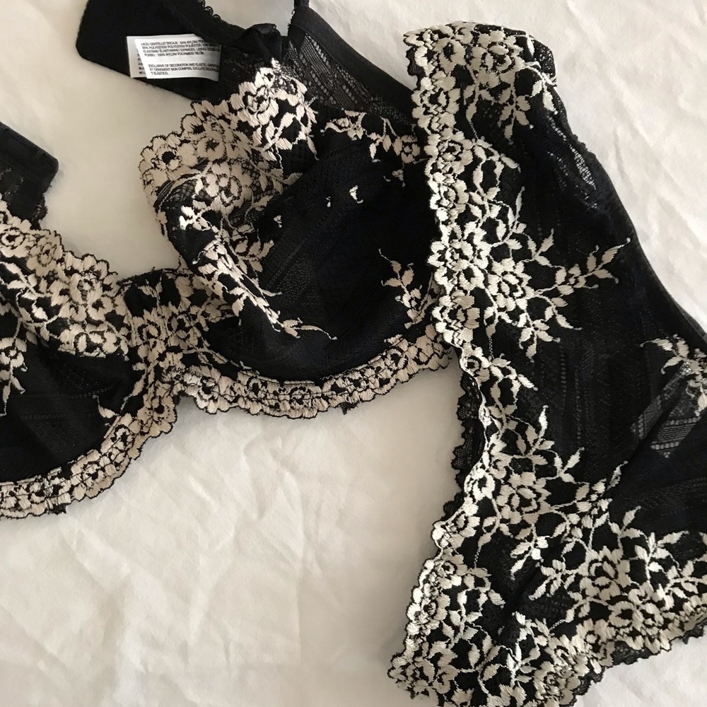 Gorgeous lace Wacoal bra and panty set